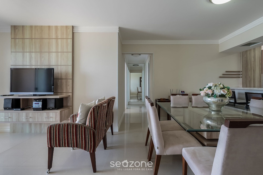 Cozy 3BR apt W/balcony sea View Cet1702