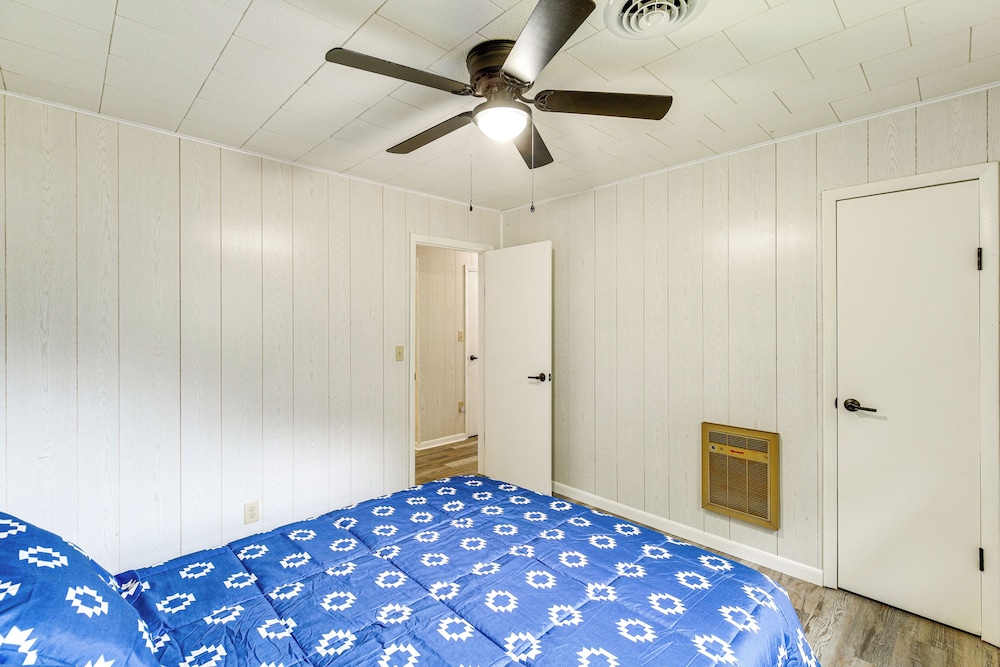 1 Mi to Virginia Creeper Trail: Serene Family Home