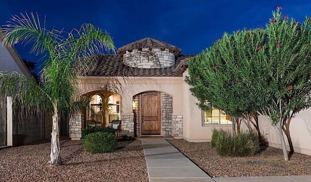 Phoenix Vacations - Sail Away By Signature Vacation Rentals - Property Image 1