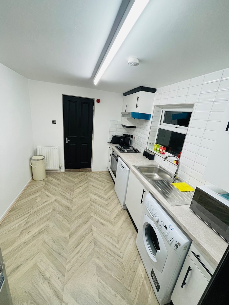 Oxford Charm Apartment-comfort in Prime Location