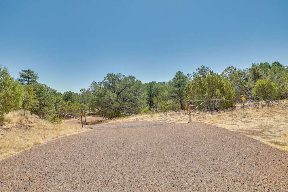 Quiet Eagar Retreat Near Lakes, Hiking & Hunting!
