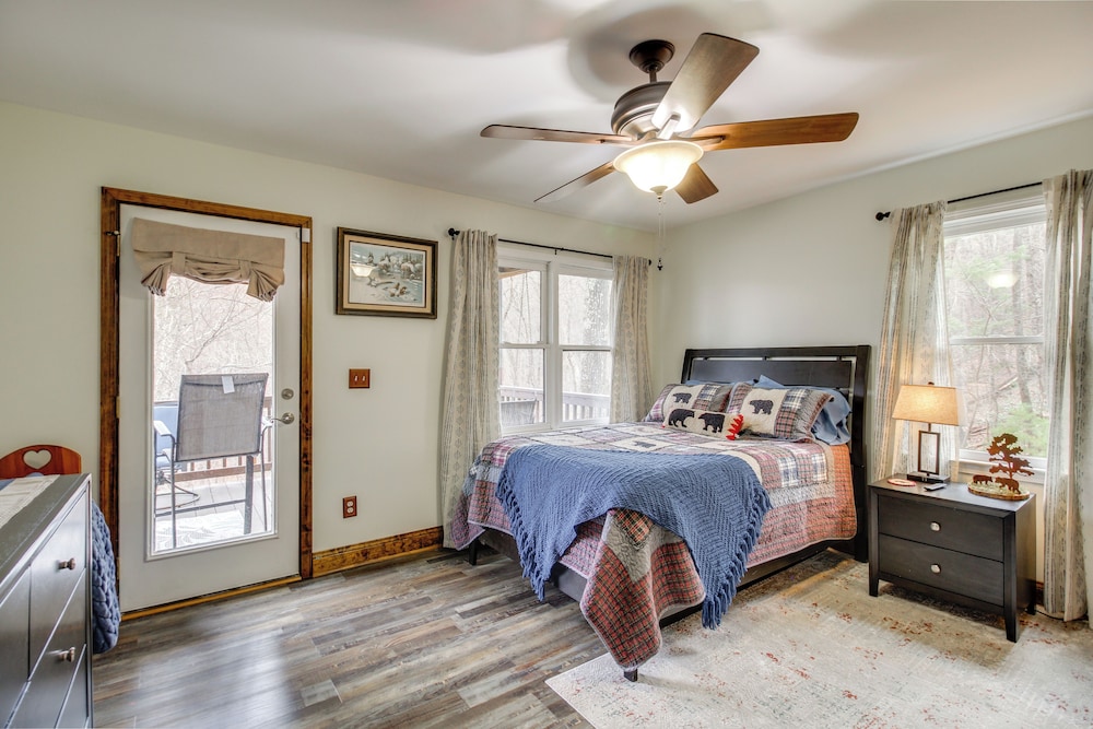 Community Perks: Mtn-view Ellijay Cabin w/ Hot Tub