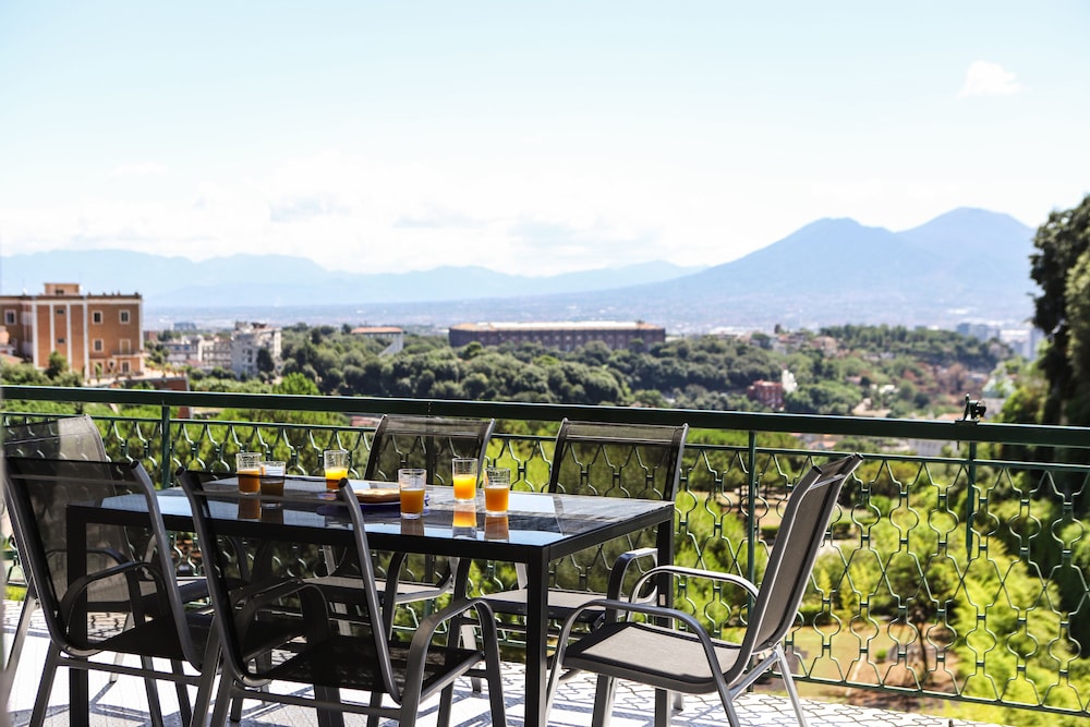 Appartamento Con Terrazzo A Capodimonte