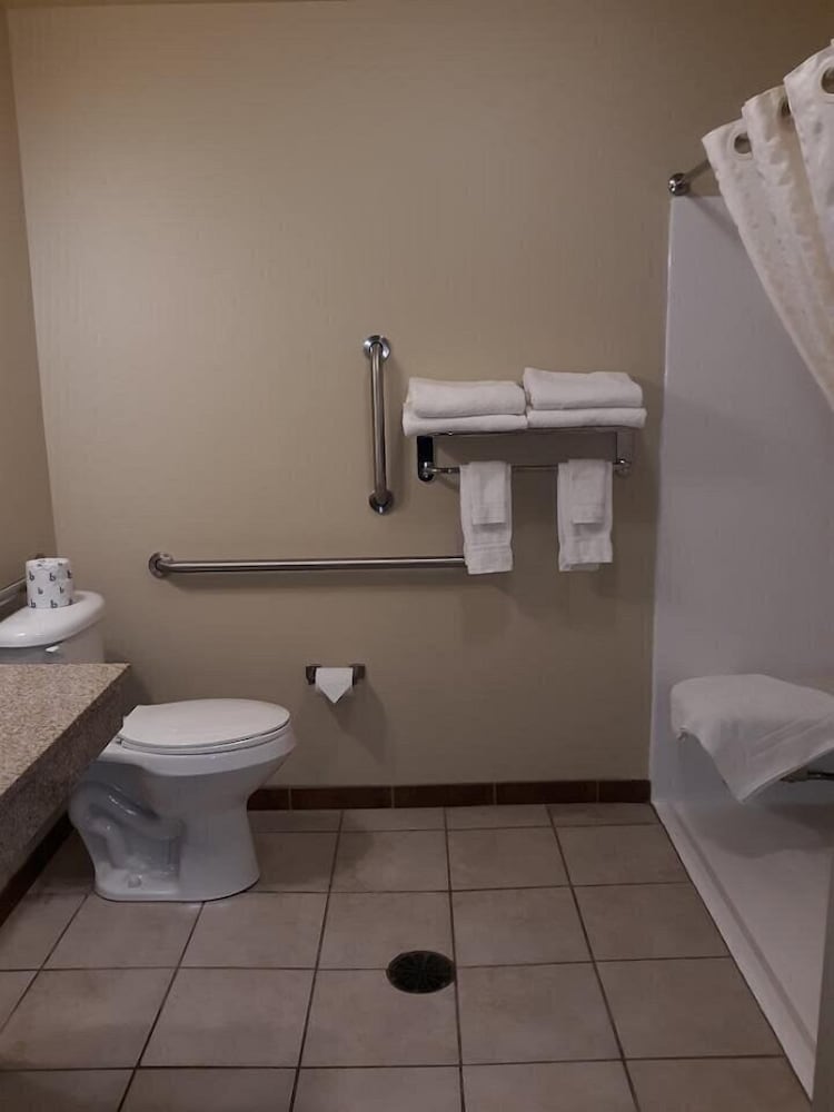 Cobblestone Inn & Suites