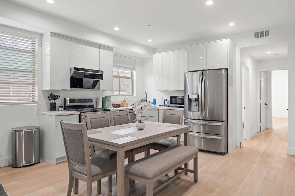 Not Affected by the Fire/modern Spacious Home With Parking & Fully Equipped Kitchen #3