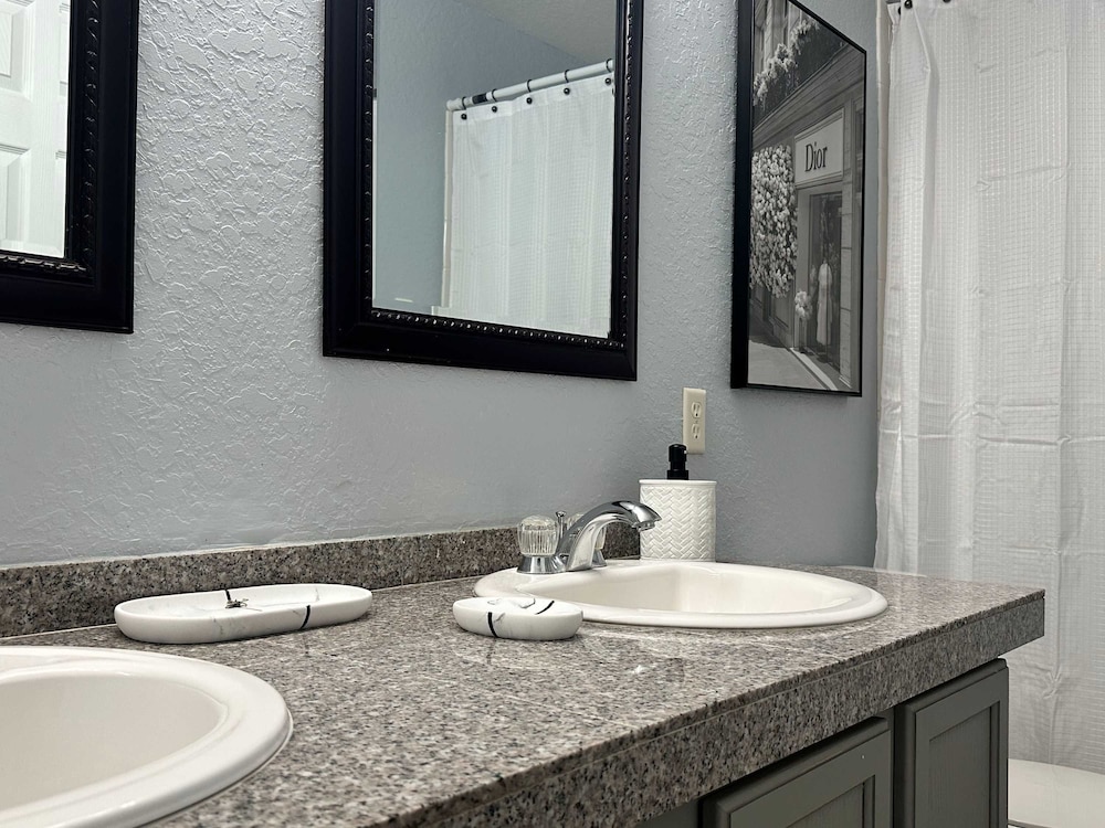 Family Villa 5 Bedroom Near Disney World