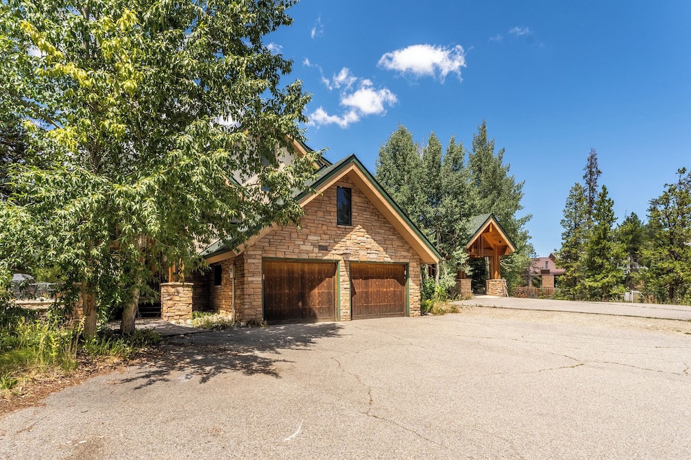 213 County Road 1041