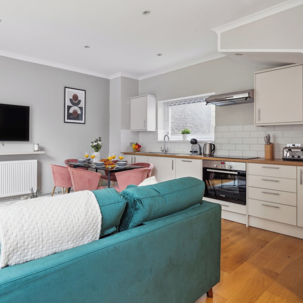 Westminster Charm - 2BR with Style