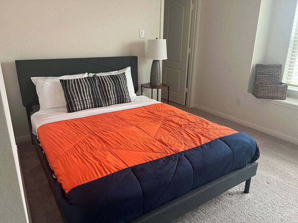 Summerhouse Villa 4br 2 and Half ba Home