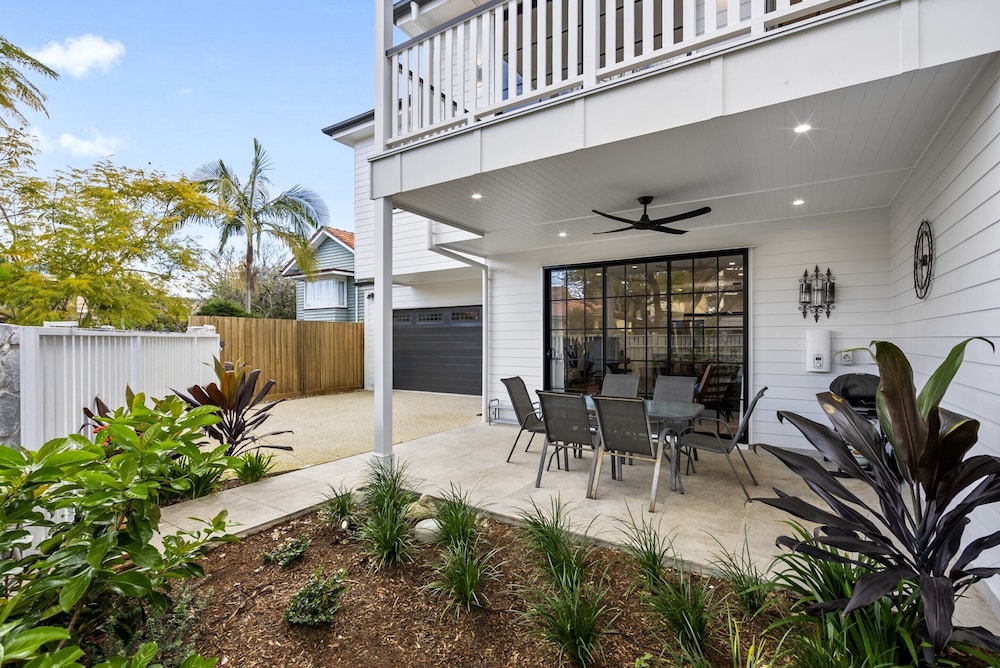 Spacious 3-bed Clayfield House With Patio and BBQ
