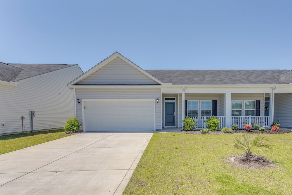4 Mi to Beaches: Sleek Retreat in Ocean Isle Beach