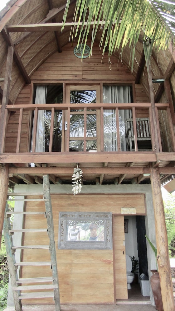 Dikaloha Medewi Surfcamp
