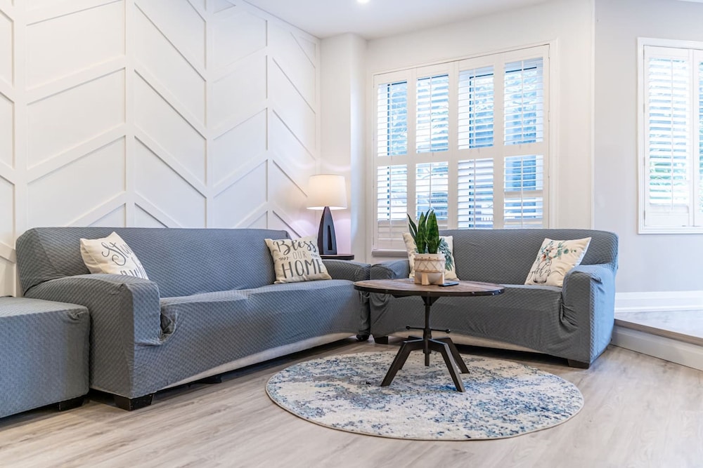 Family Lounge 4BR Crib Patio BBQ