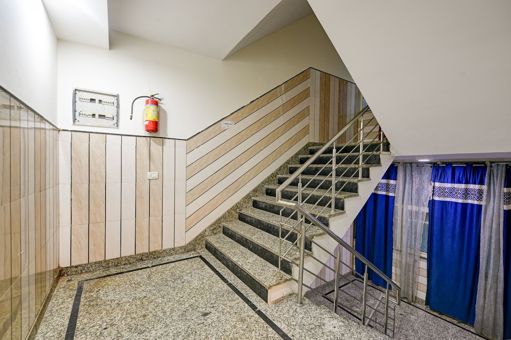 Hotel Lookout Stay Delhi IGI Airport