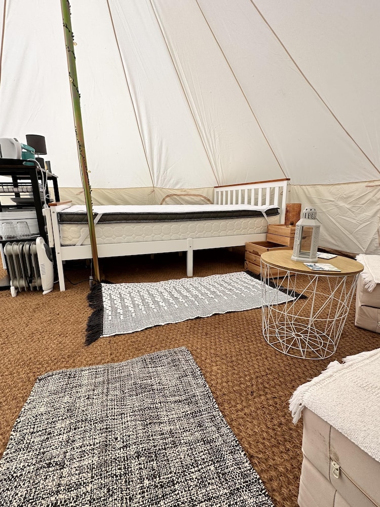 Spacious Bell Tent at Herigerbi Park, Lincolnshire view 2