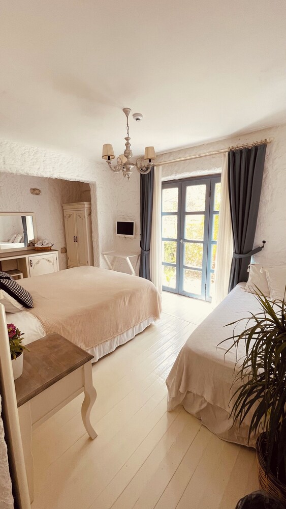 Mina Otel by Adda Alaçatı