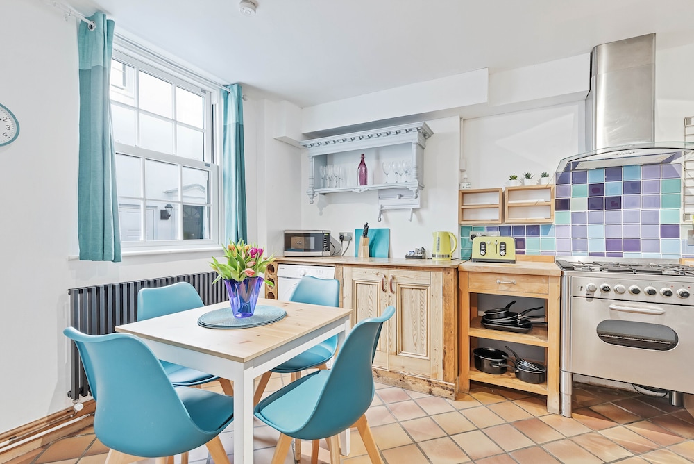 Pebble Mews House | By My Getaways | Parking for one small car
