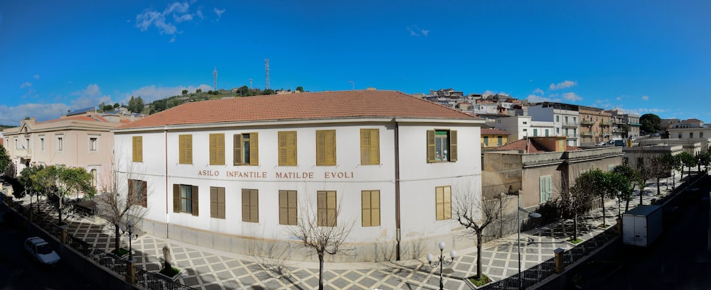 Hotel Tito Serranò