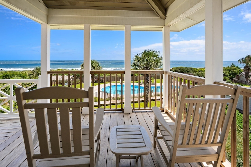 Pawleys Island Vacations - Relax And Unwind In This Terrific Oceanfront Villa With Spectacular Views 4 Bedroom Villa by RedAwning - Property Image 1