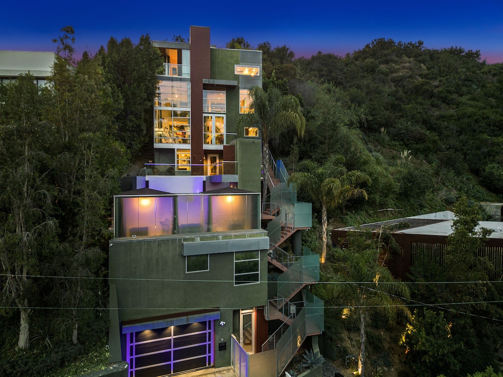 Celebrity Chich - Image 1