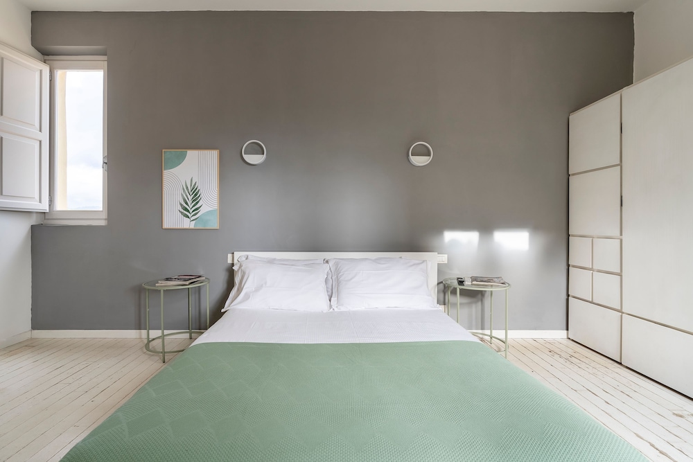 Laura 10 in Firenze With 1 Bedrooms and 1 Bathrooms