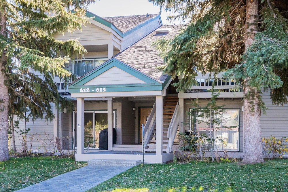 Hotel Snowcreek 613 Phase IV - Image 1