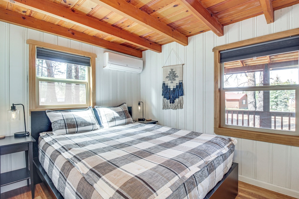 Near Hiking & Golfing: Cabin + Casita in Pinetop!