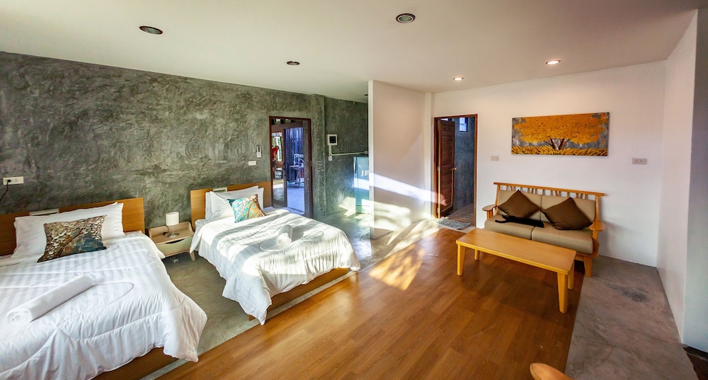 Tonmai Suites