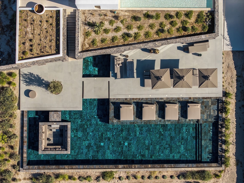 Charisma Estate Villa photo 4