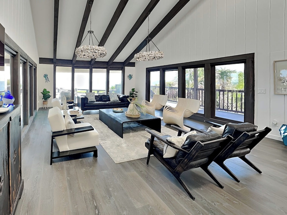 Ocean Commotion by Distinctive Beach Rentals