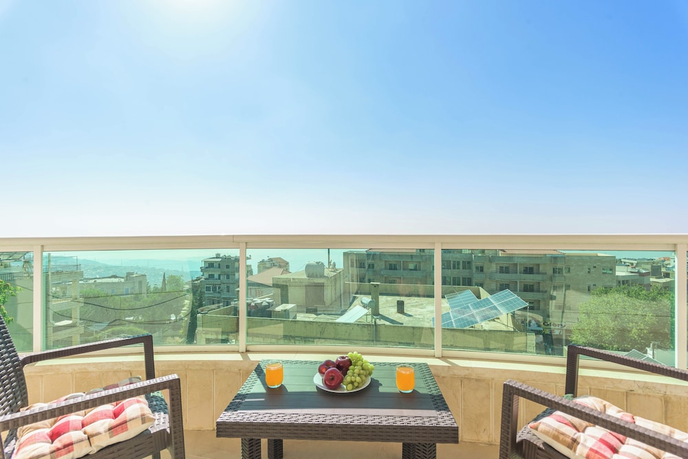 Glint 3-Bedroom Apartment & Balcony in Aley
