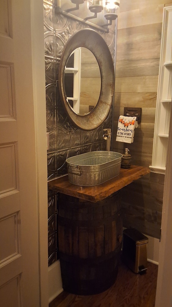 Bourbon Barrel Inn Bed & Breakfast