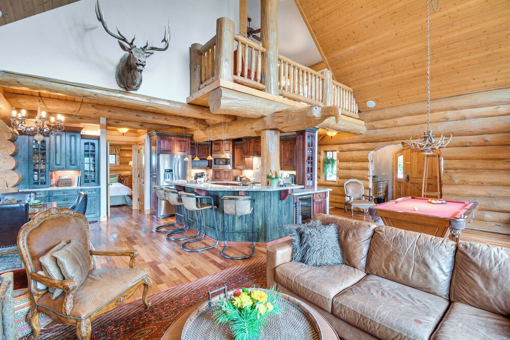 Sauna & Hot Tub: Mtn-view Retreat in Silverthorne!