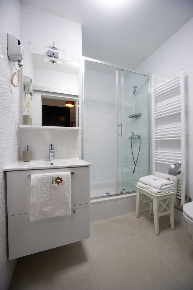 Crown Rooms en Zagreb — bathroom