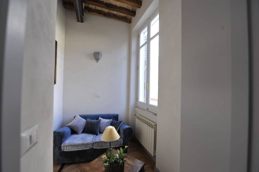 Rome Frattina 27