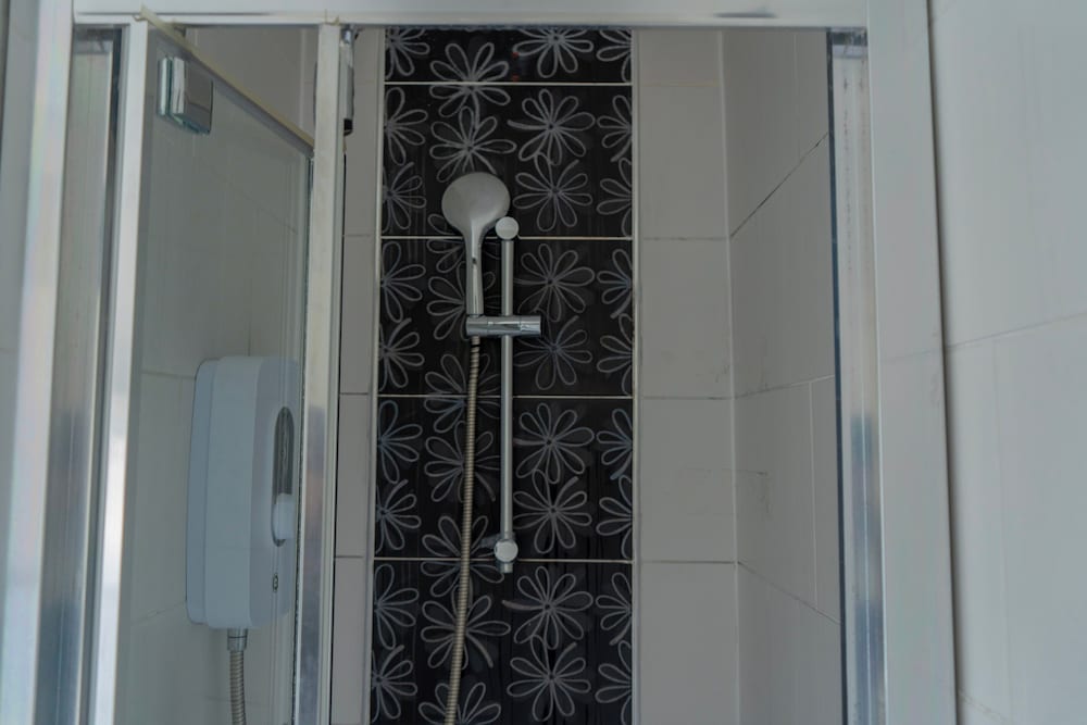 House - Sleeps 10 - Parking - Stn Close