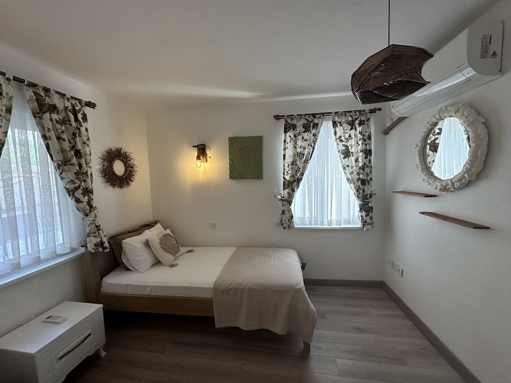 Heros Hotels Bozcaada - Image 33