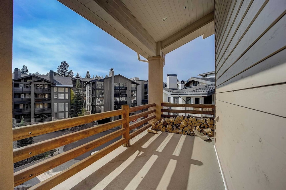2 Condos Ski-in/ski-out at Deer Valley + Hot Tubs Mont Cervin by Avantstay