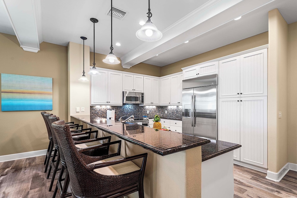 Beautiful Townhome - Great Location & Amenities - Vrkcv