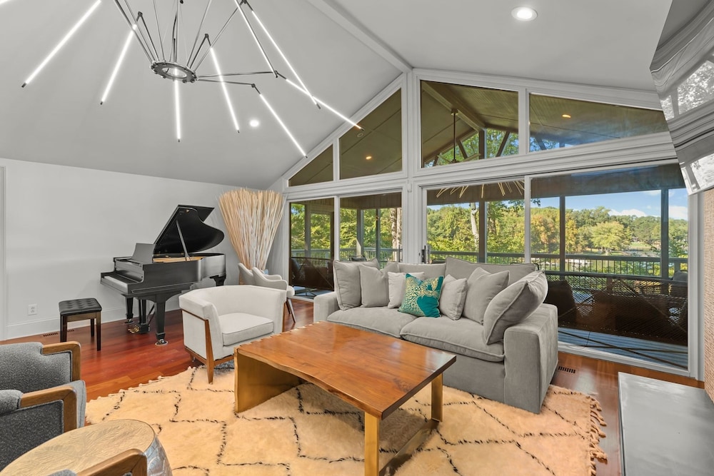 Modern Masterpiece by Avantstay Waterfront Private Dock