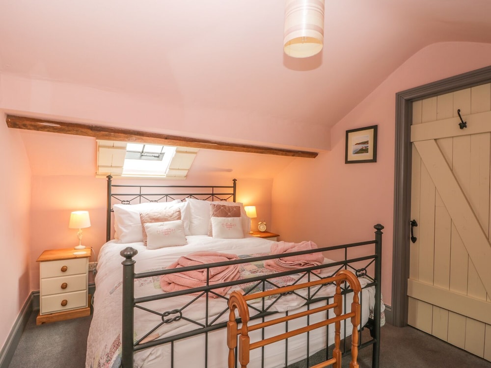 Honey Bee Cottage