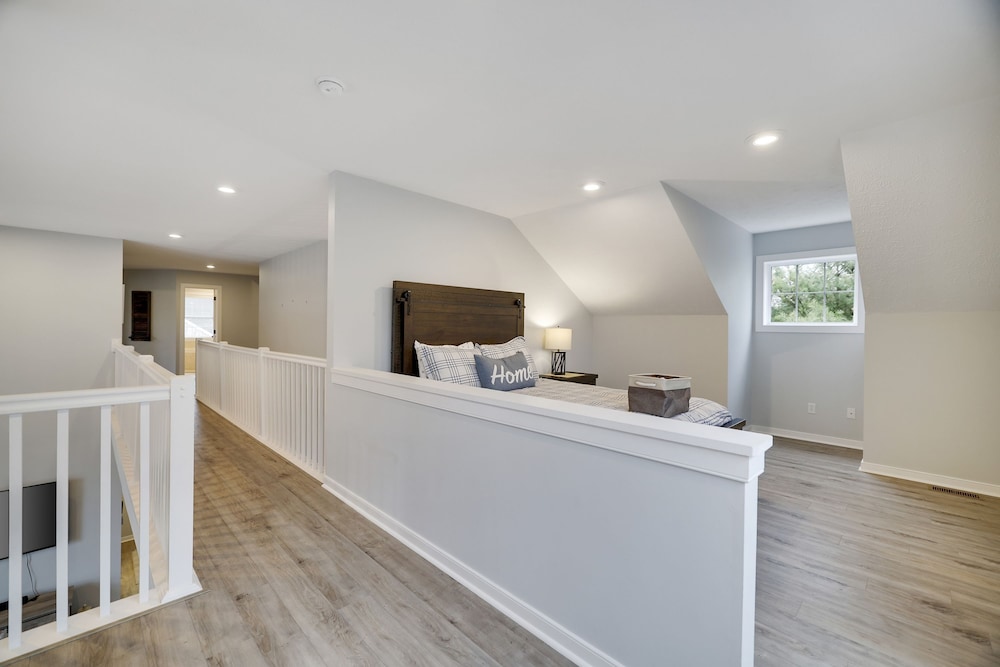 The Nest at Pinecrest by Avantstay Hot Tub Spacious Deck Game Room Fire Pit