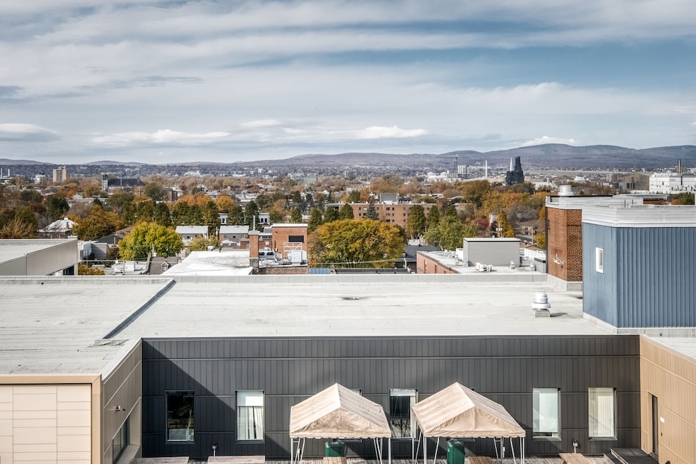 Appartement Luxe | Incredible Sunset View - Pool - Parking - Near Old Québec - Image 1