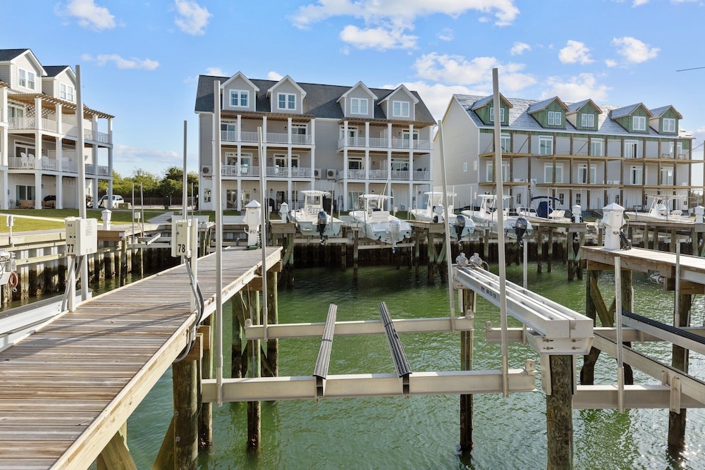 South Breeze 3 Bedroom Townhouse by RedAwning