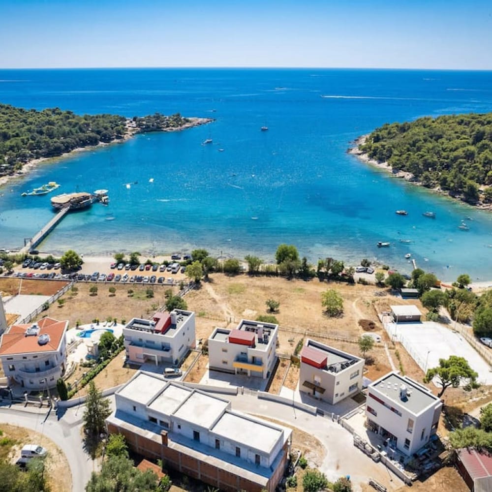 Villa Lavanda - Seaside Luxury Villa for 8 Guests