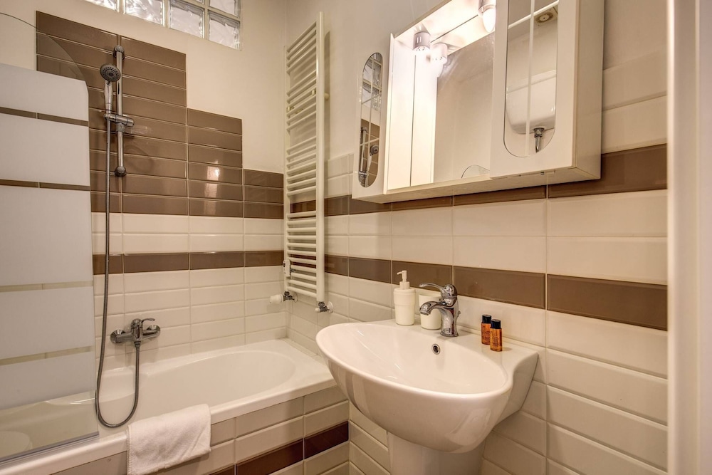 Ml Apartment - Ardesia Terrace Colosseo - 2bdr