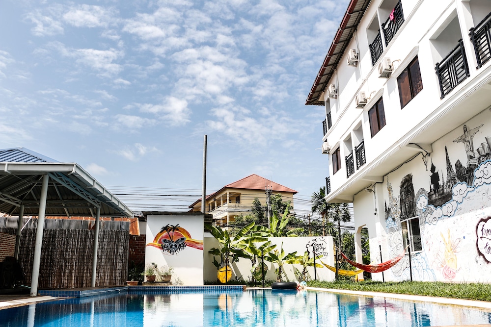 Pool Party Hostel