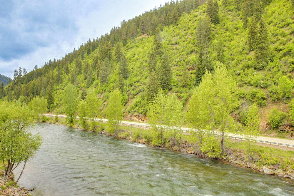 Hike & Fish: Mountain Getaway in Avery!
