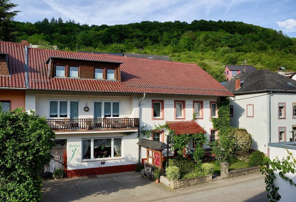 Johannishof Wine-Cafe & Guesthouse