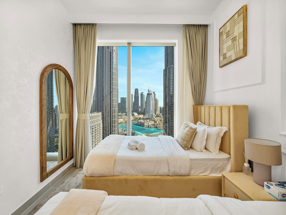 Skyline Luxury I Burj Khalifa & Fountain